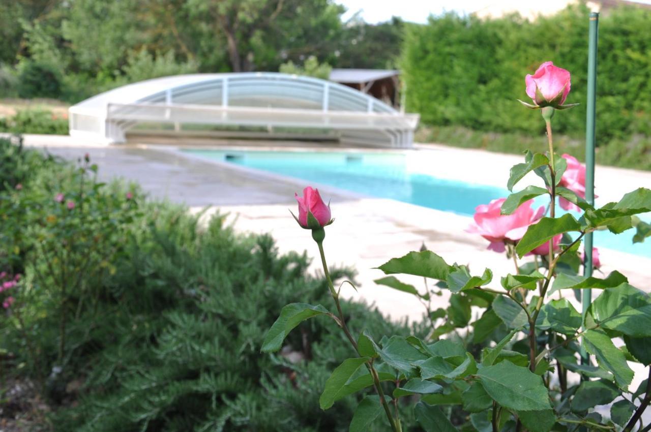 Hotel La Ferme De Tonton Jules 2 Entraigues-sur-la-Sorgue Exterior foto